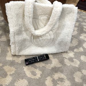 Victoria’s Secret sherpa tote/cream/large